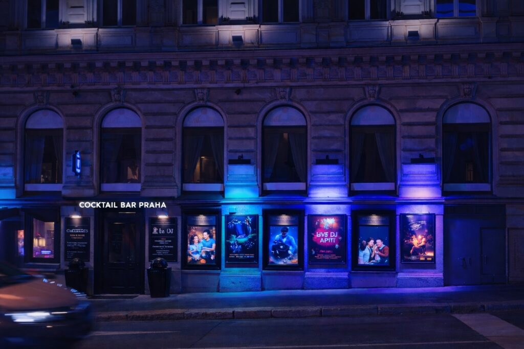 Taneční klub se strip show & drink