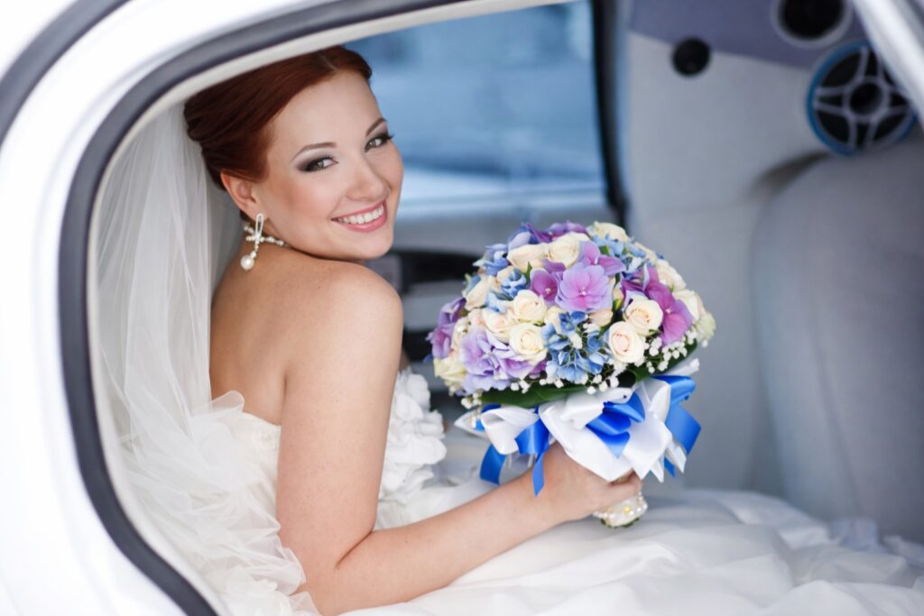 Limuzína s květinou na svatbu · 3h