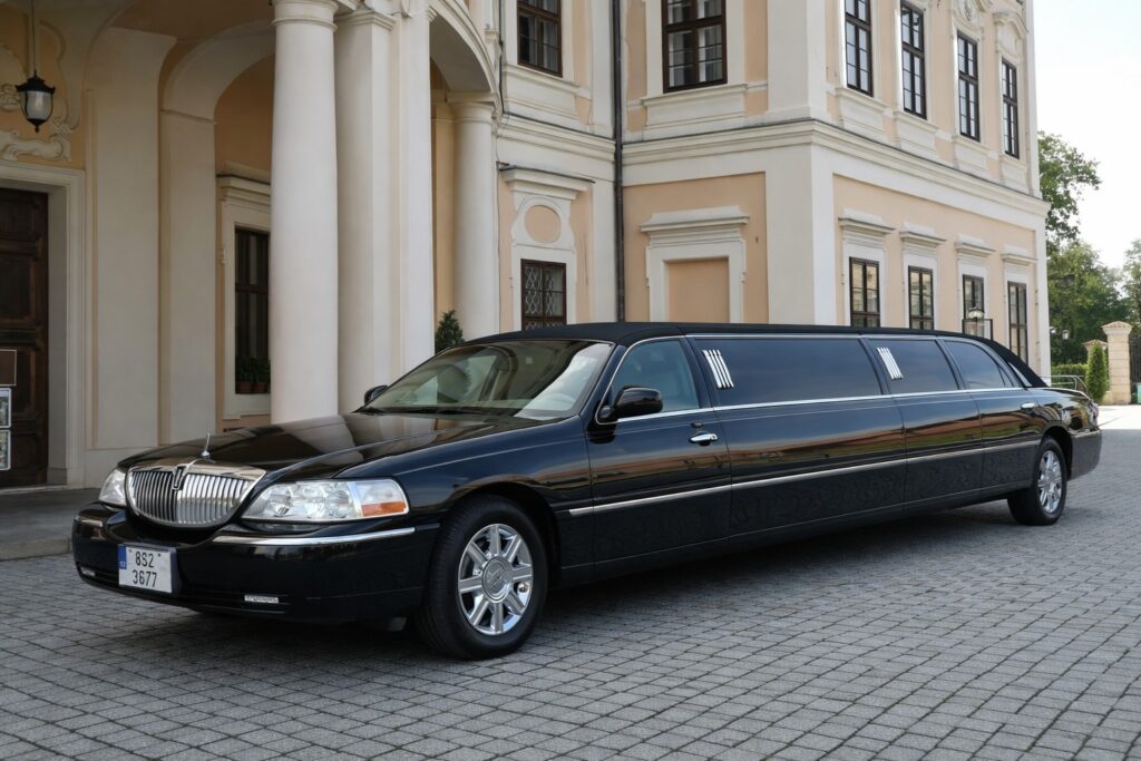 Limuzína Lincoln Long door pro 8 Praha