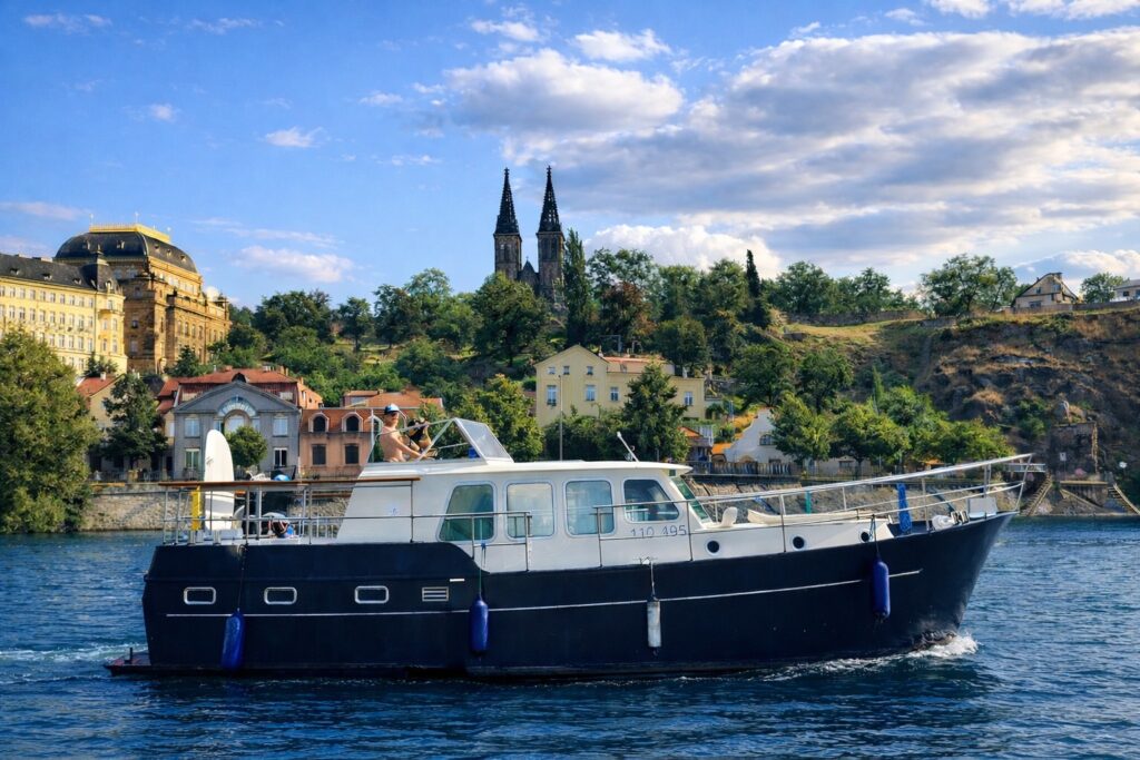 Plavba lodí pro 11 osob na dvě hodiny